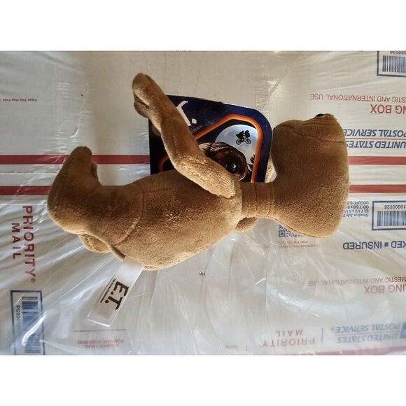 + ET the Extra-Terrestrial Plush 8 Inches Universal Studios Toy Factory - Picture 7 of 9